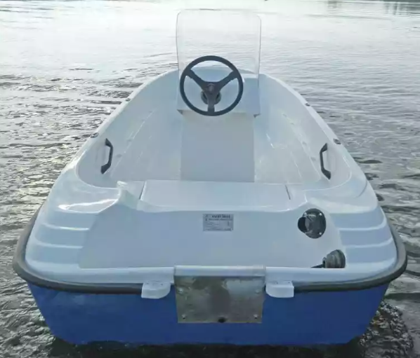 Стеклопластиковая лодка Пингвин с консолью (тримаран) в Кургане