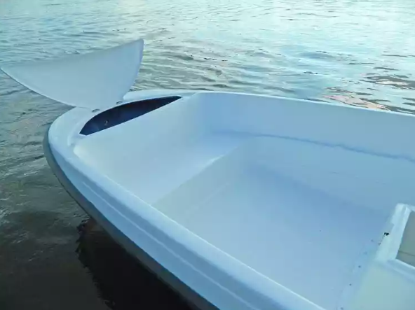 Стеклопластиковая лодка Пингвин с консолью (тримаран) в Кургане