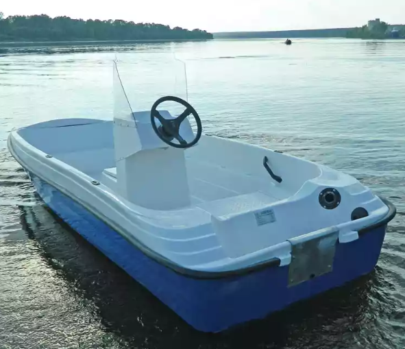 Стеклопластиковая лодка Пингвин с консолью (тримаран) в Кургане