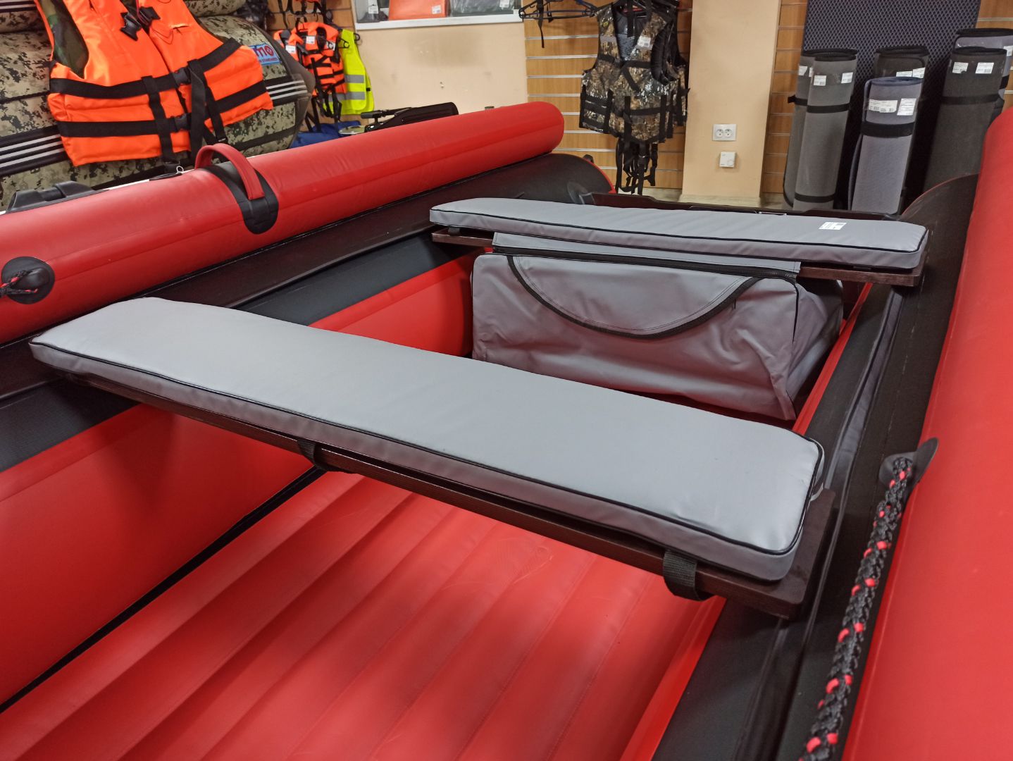 КОМПЛЕКТ МЯГКИХ НАКЛАДОК С СУМКОЙ ДЛЯ ЛОДОК 90Х20 СЕРЫЙ в Кургане