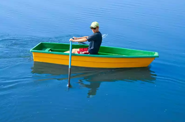 Стеклопластиковая лодка Малютка в Кургане