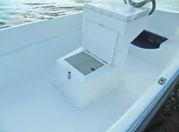 Стеклопластиковая лодка Пингвин с консолью (тримаран) в Кургане