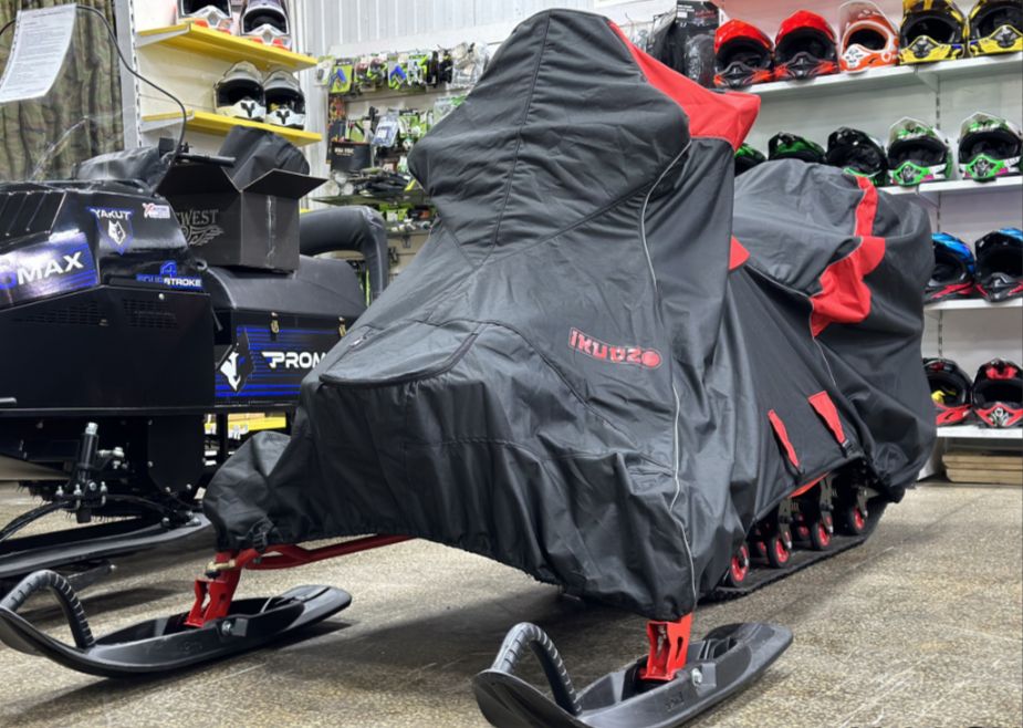 Чехол транспорт. снегохода IKUDZO HUNTER черно-красный Оксфорд ПРЕМИУМ качества с лого IKUDZO в Кургане