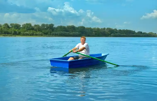 Стеклопластиковая лодка Малютка в Кургане