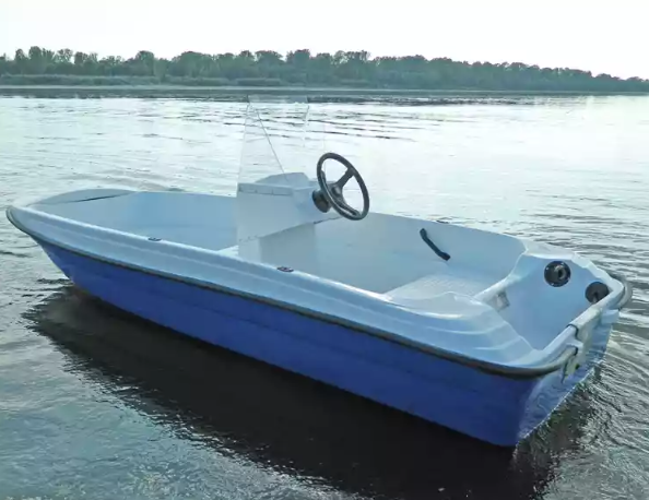 Стеклопластиковая лодка Пингвин с консолью (тримаран) в Кургане