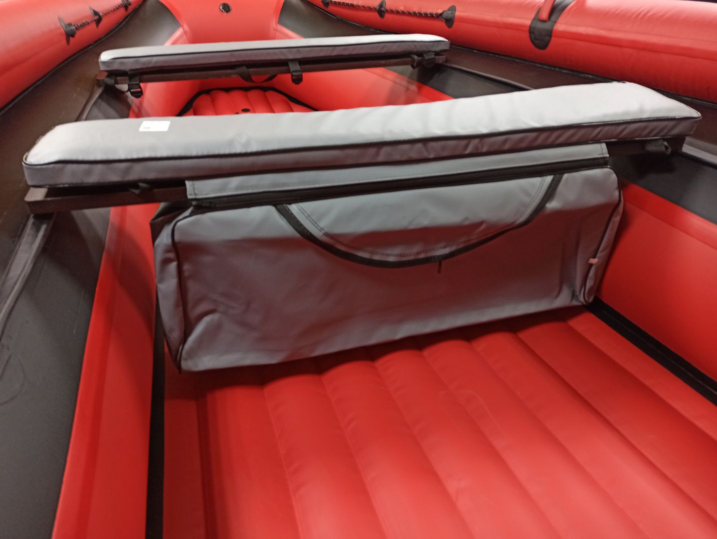 КОМПЛЕКТ МЯГКИХ НАКЛАДОК С СУМКОЙ ДЛЯ ЛОДОК 90Х20 СЕРЫЙ в Кургане