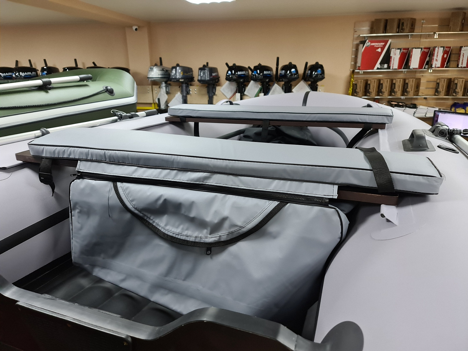 КОМПЛЕКТ МЯГКИХ НАКЛАДОК С СУМКОЙ ДЛЯ ЛОДОК 90Х20 СЕРЫЙ в Кургане