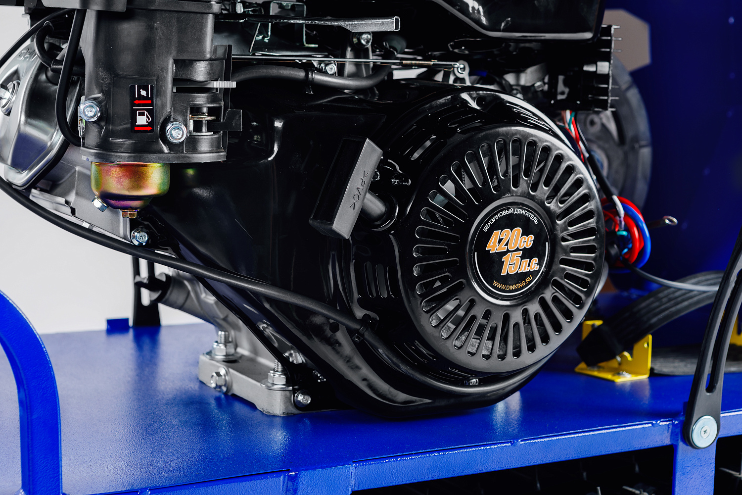 Мотобуксировщик SNOW DOG 17 с эл. запуском (DINKING) в Кургане