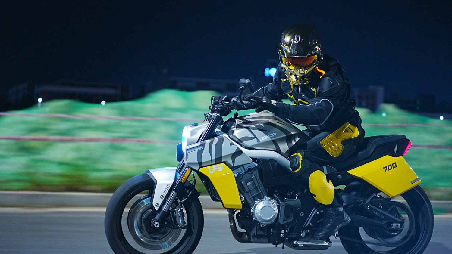 Мотоцикл Benda LFS 700 в Кургане